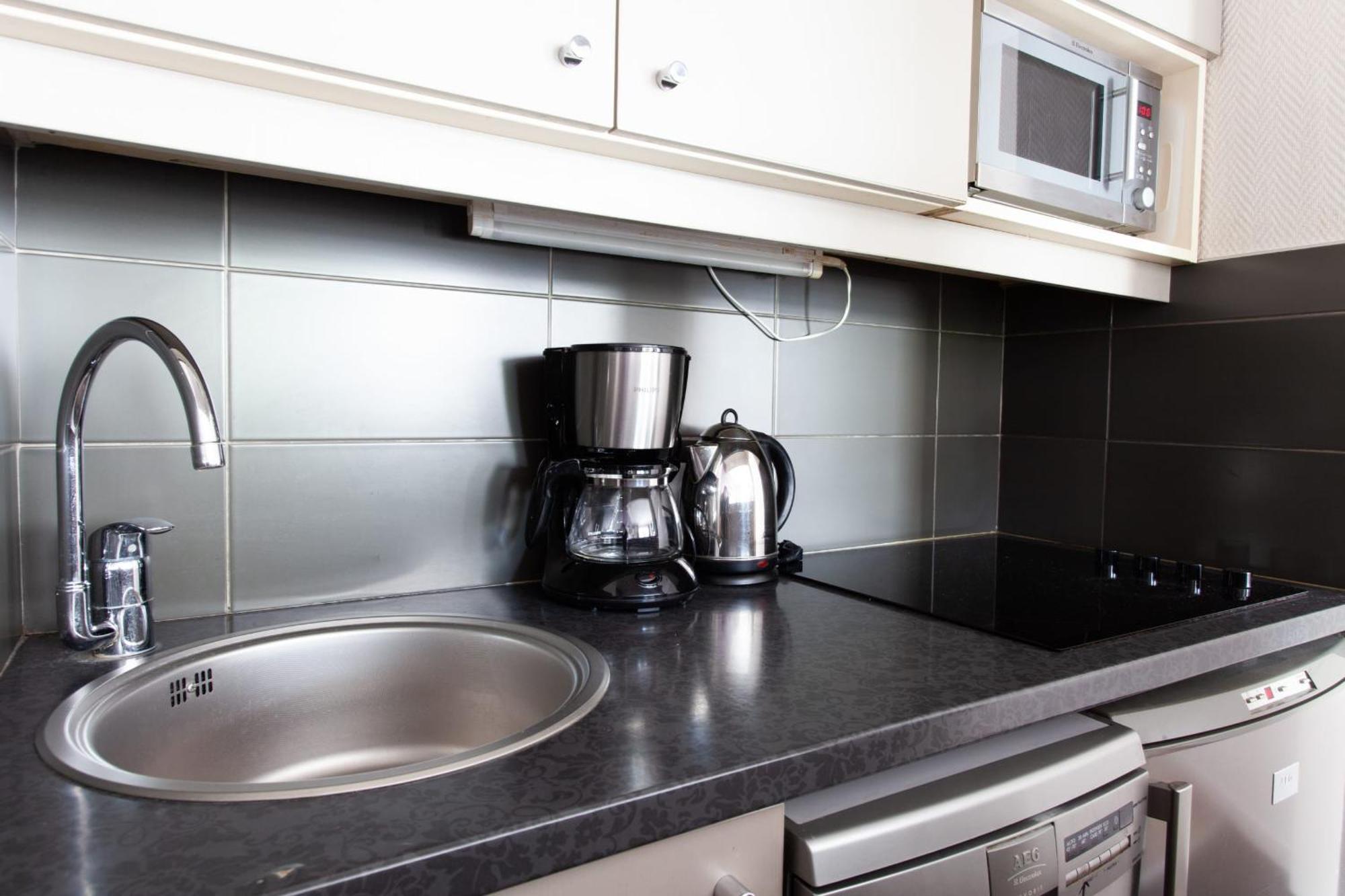 Apartment Bright With Balcony At Buttes Chaumont