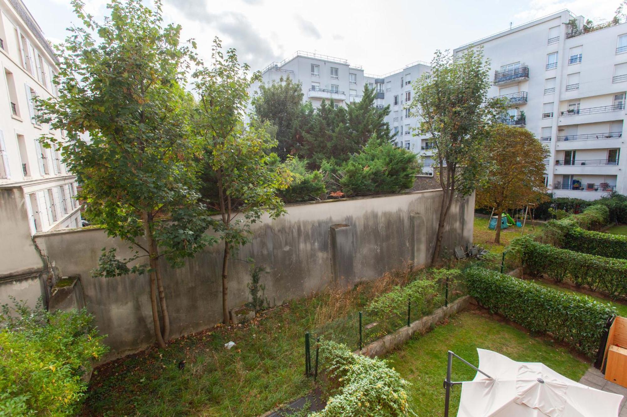 Bright With Balcony At Buttes Chaumont Apartment *