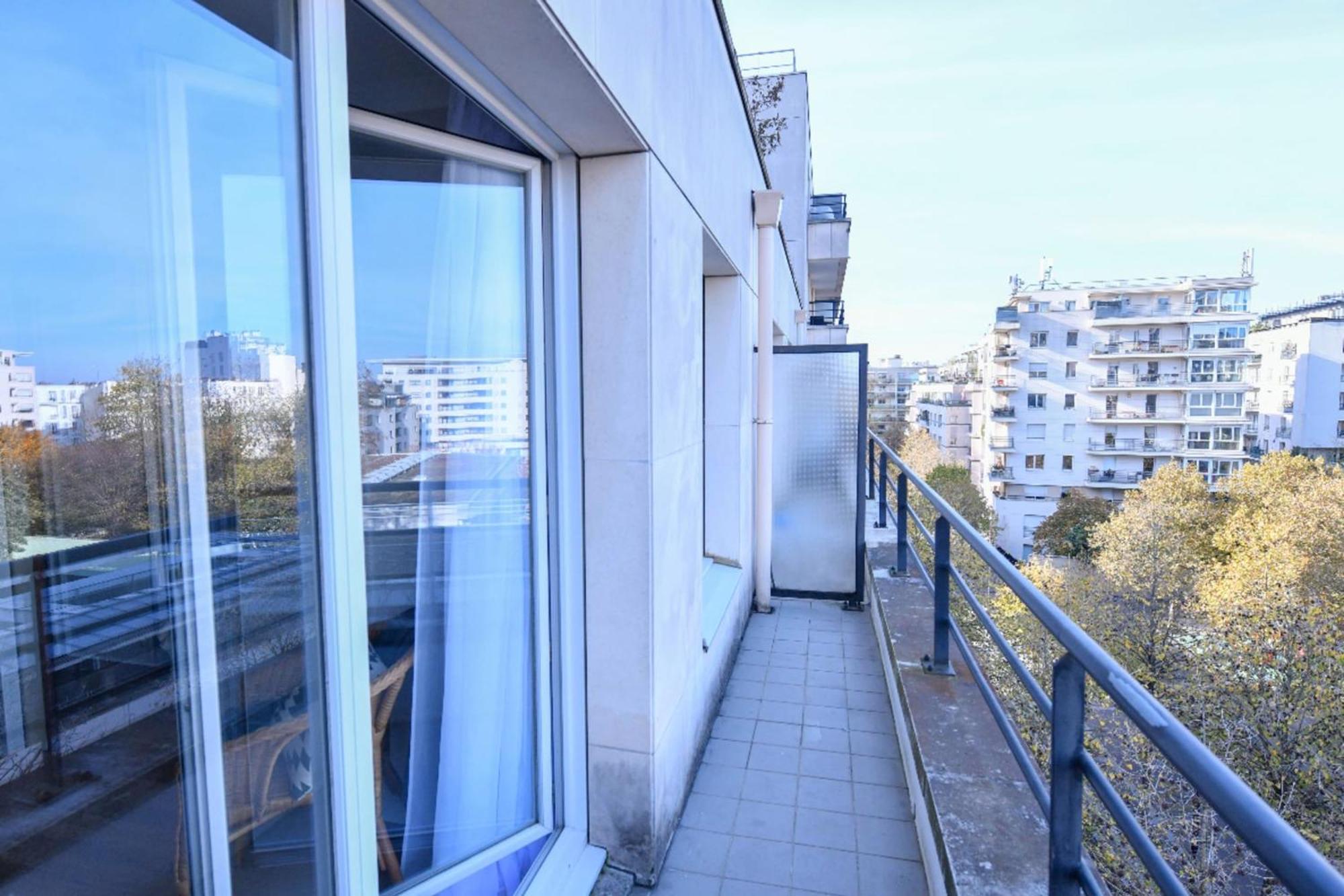 Bright With Balcony At Buttes Chaumont Paris