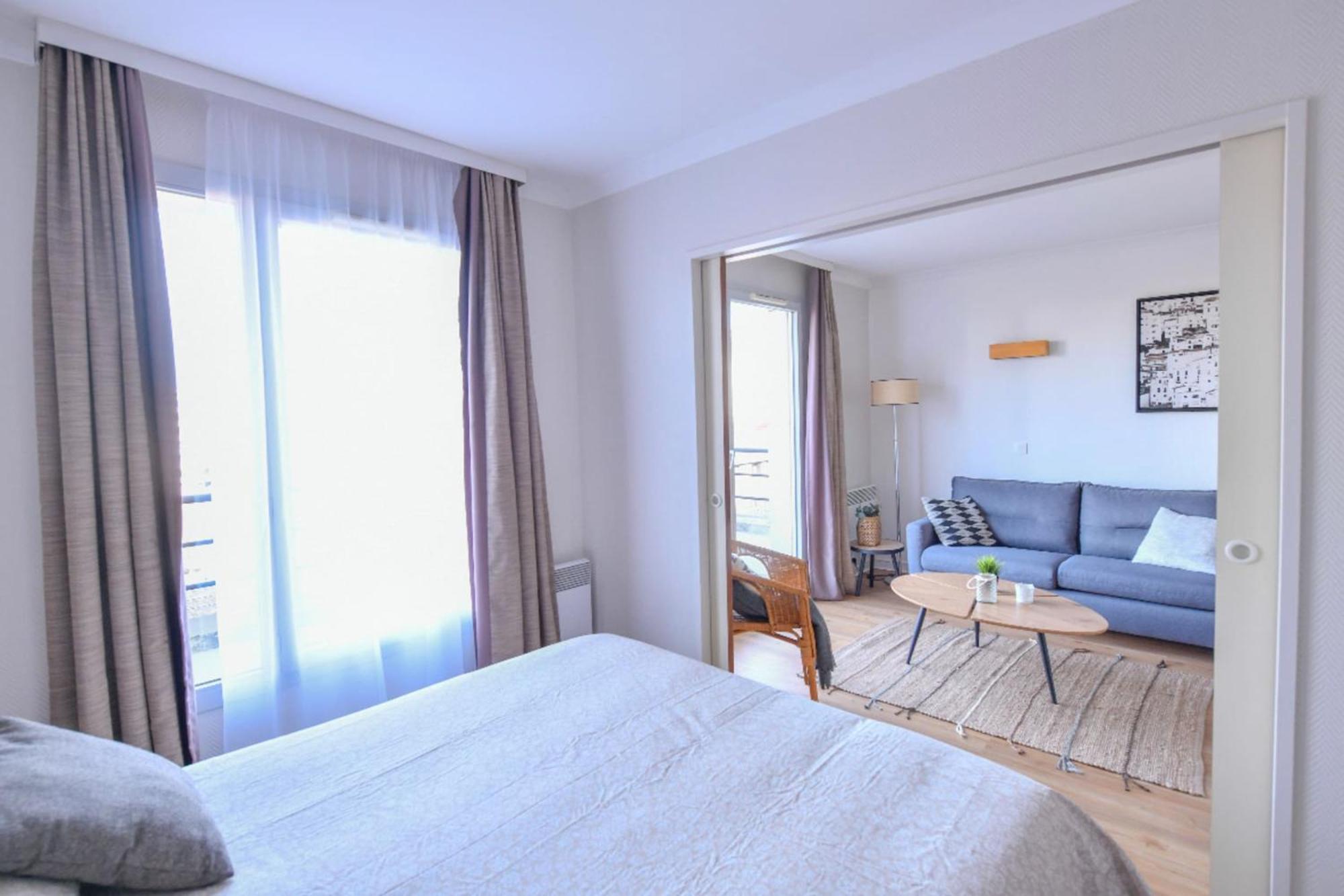 Apartment Bright With Balcony At Buttes Chaumont *